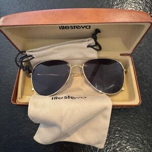 Illesteva Wooster Sunglasses Gold/Grey with Case